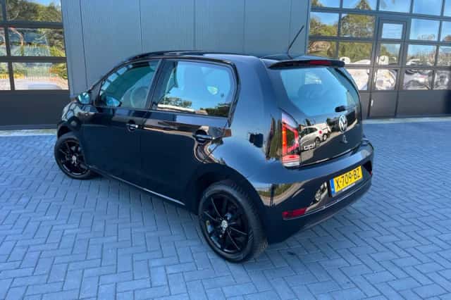 Volkswagen Up! (2023) thumbnail 2
