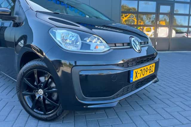 Volkswagen Up! (2023) thumbnail 5