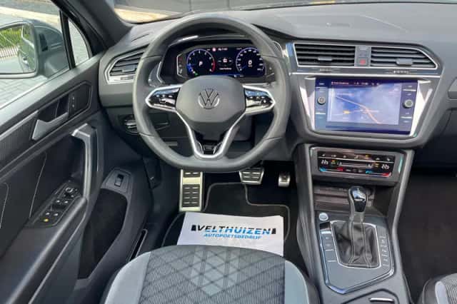 Volkswagen Tiguan (2021) thumbnail 3