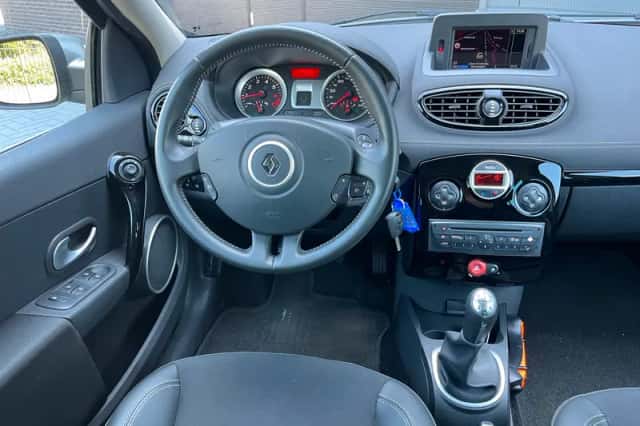 Renault Clio (2012) thumbnail 3