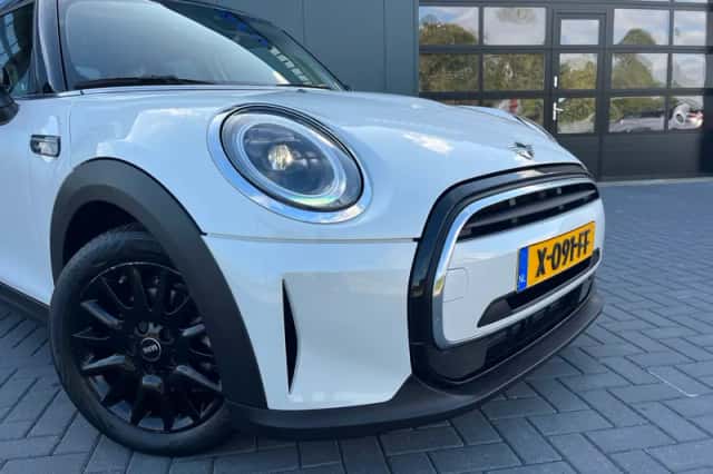 MINI Cooper (2023) thumbnail 5