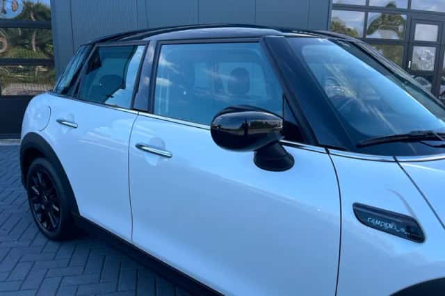 MINI Cooper (2023) thumbnail 6