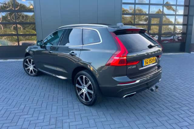 Volvo XC60 (2018) thumbnail 2
