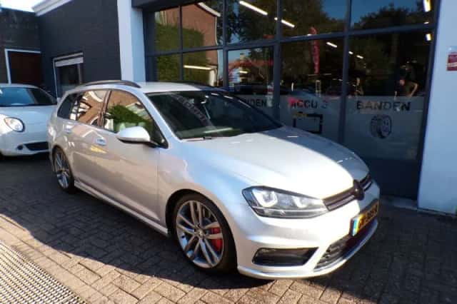 Volkswagen Golf (2015) thumbnail 2