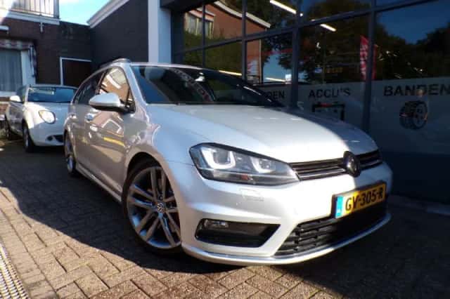 Volkswagen Golf (2015) thumbnail 3