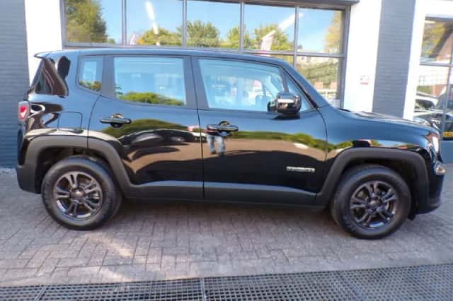 Jeep Renegade (2021) thumbnail 4