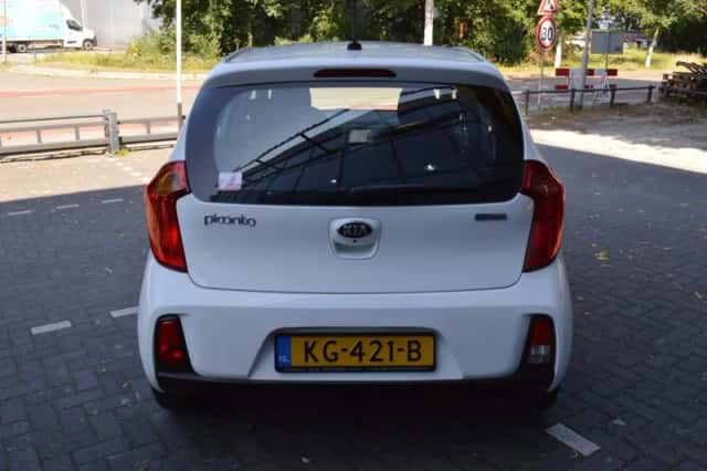Kia Picanto (2016) thumbnail 3