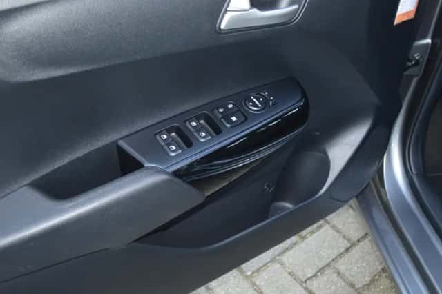 Kia Picanto (2023) thumbnail 6