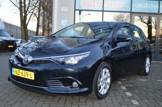 Toyota Auris (2017) thumbnail 1