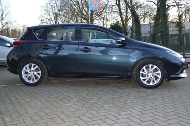 Toyota Auris (2017) thumbnail 3