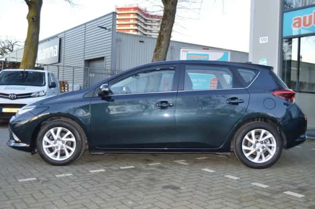 Toyota Auris (2017) thumbnail 4