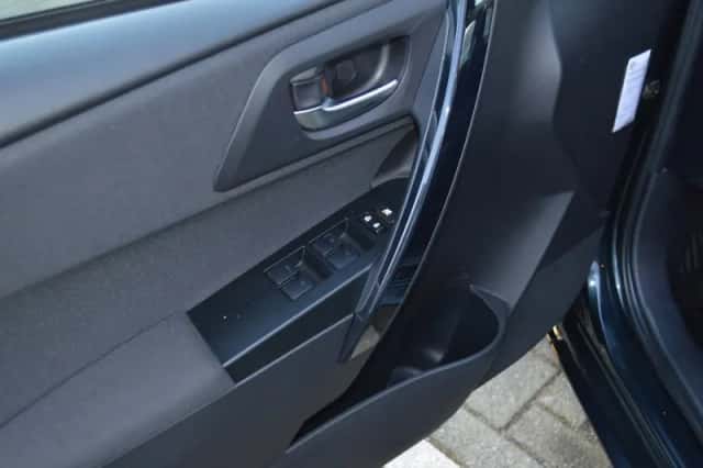 Toyota Auris (2017) thumbnail 6