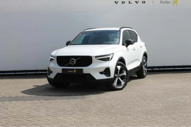 Volvo XC40 (2024) thumbnail 2