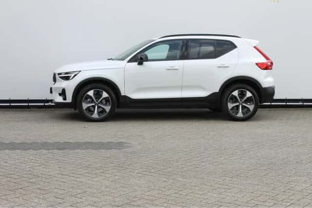 Volvo XC40 (2024) thumbnail 4