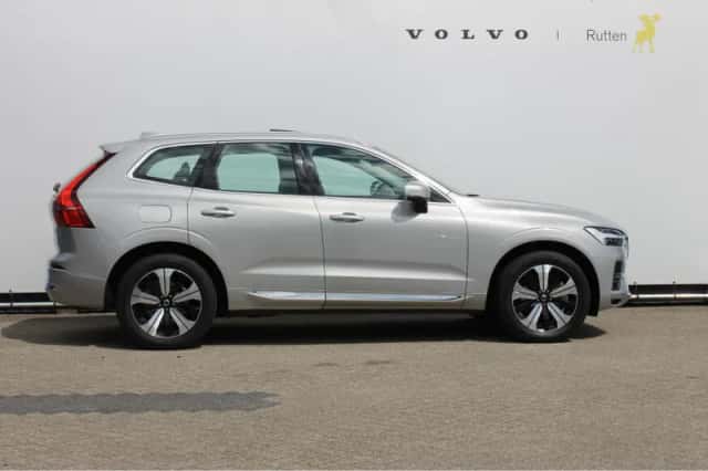 Volvo XC60 (2023) thumbnail 3