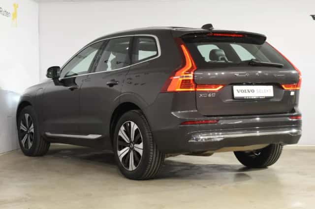 Volvo XC60 (2023) thumbnail 3