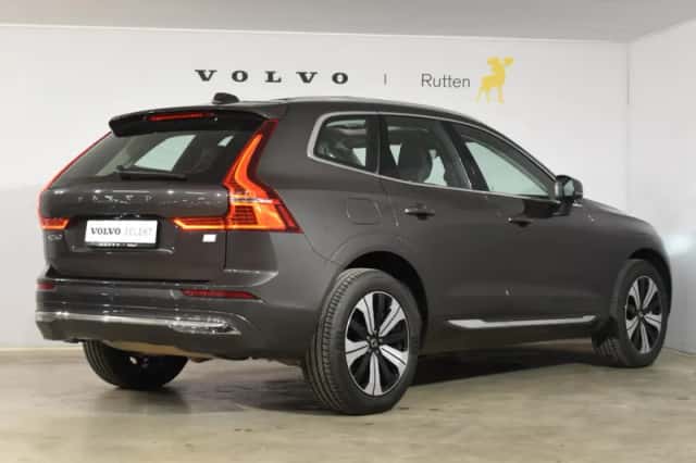 Volvo XC60 (2023) thumbnail 4