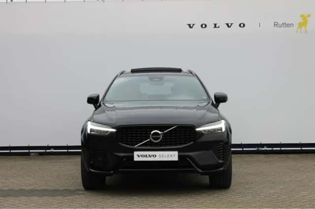 Volvo XC60 (2022) thumbnail 3
