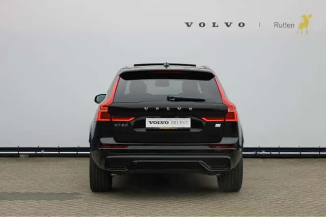 Volvo XC60 (2022) thumbnail 4