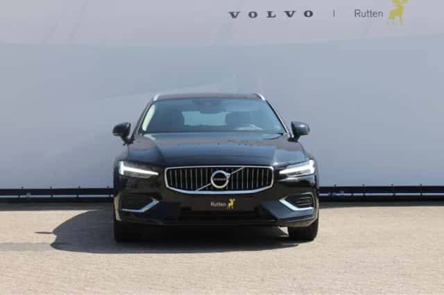 Volvo V60 (2021) thumbnail 2