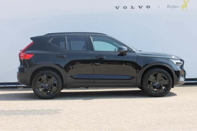 Volvo XC40 (2025) thumbnail 4