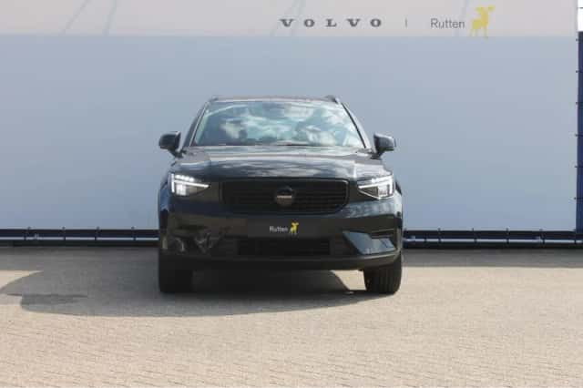 Volvo XC40 (2025) thumbnail 2