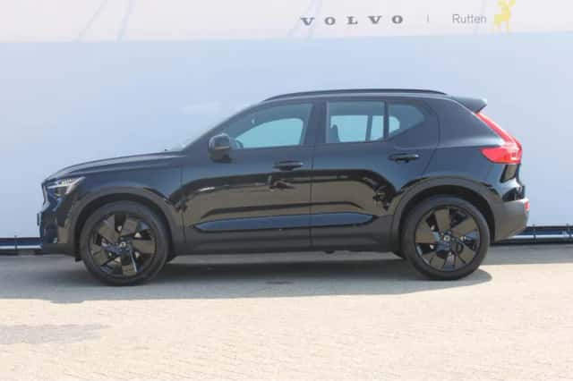 Volvo XC40 (2025) thumbnail 4
