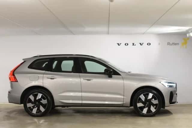 Volvo XC60 (2024) thumbnail 3