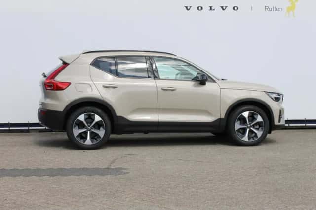 Volvo XC40 (2024) thumbnail 3