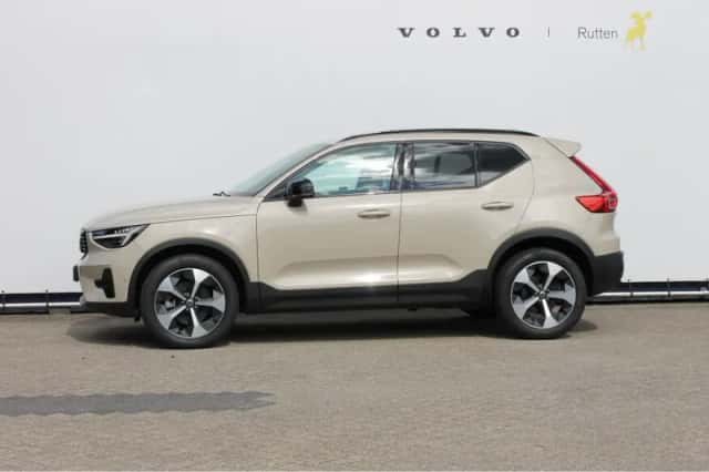 Volvo XC40 (2024) thumbnail 4
