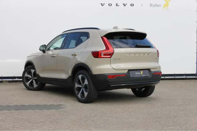 Volvo XC40 (2024) thumbnail 5