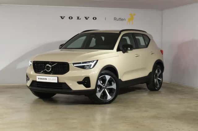 Volvo XC40 (2025) thumbnail 2