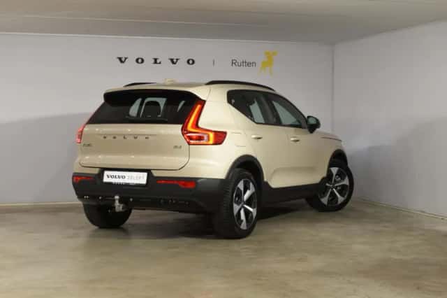 Volvo XC40 (2025) thumbnail 3