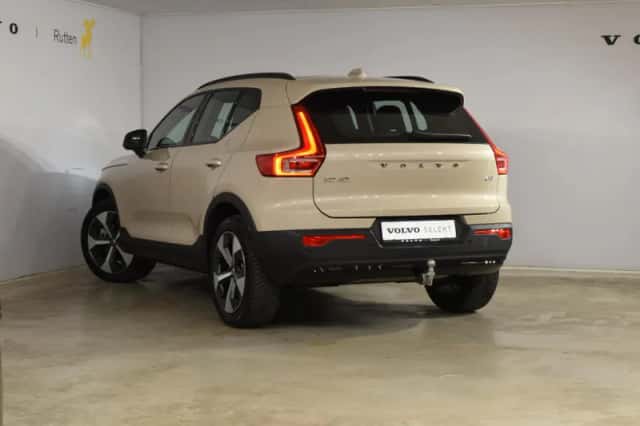 Volvo XC40 (2025) thumbnail 4