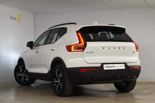 Volvo XC40 (2025) thumbnail 4