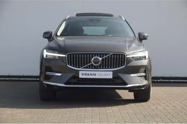 Volvo XC60 (2022) thumbnail 2