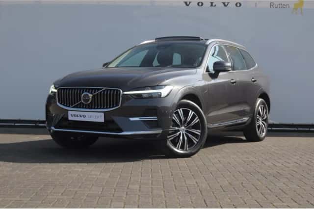 Volvo XC60 (2022) thumbnail 3