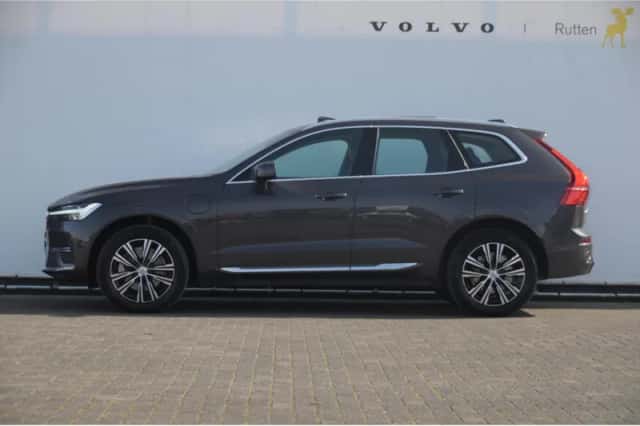 Volvo XC60 (2022) thumbnail 4
