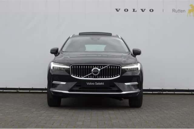 Volvo XC60 (2023) thumbnail 3