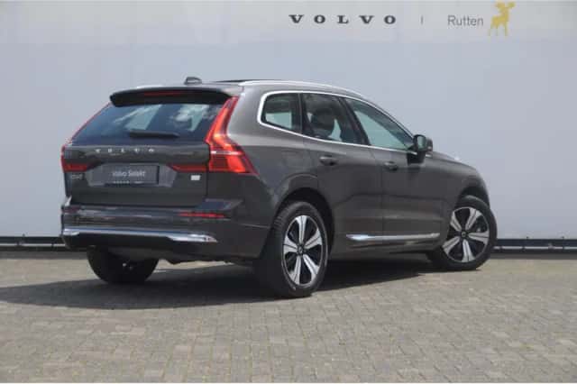 Volvo XC60 (2023) thumbnail 3