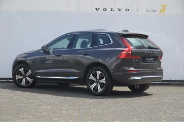 Volvo XC60 (2023) thumbnail 4