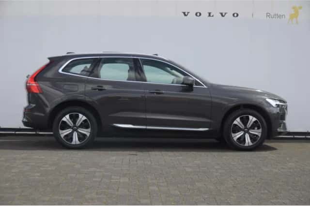 Volvo XC60 (2023) thumbnail 5