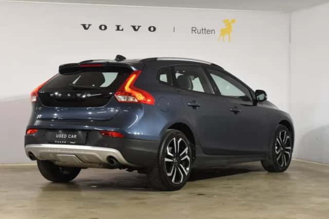 Volvo V40 (2016) thumbnail 3