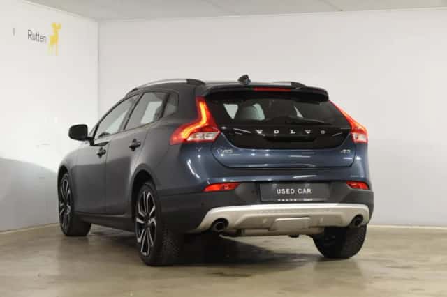 Volvo V40 (2016) thumbnail 4