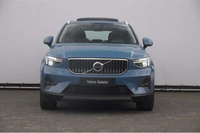 Volvo XC40 (2023) thumbnail 2