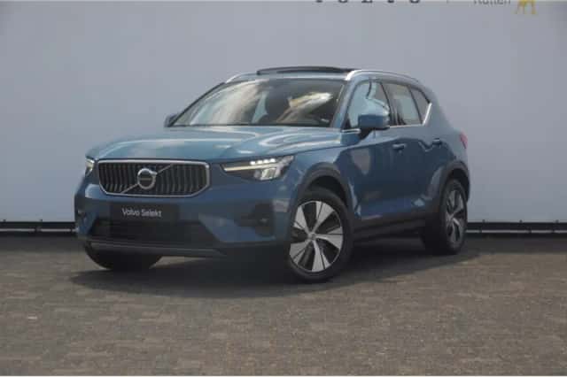 Volvo XC40 (2023) thumbnail 3