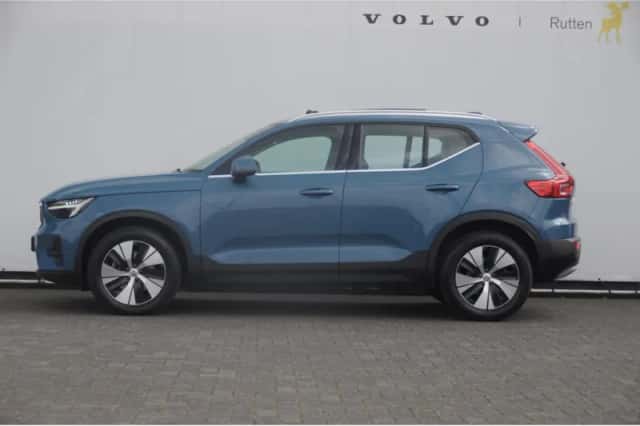 Volvo XC40 (2023) thumbnail 4