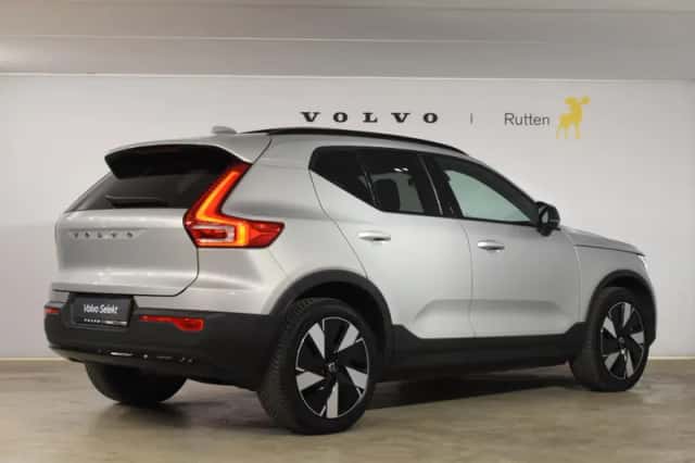 Volvo XC40 (2024) thumbnail 3