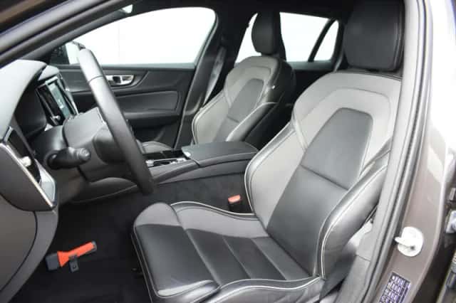Volvo V60 (2025) thumbnail 2