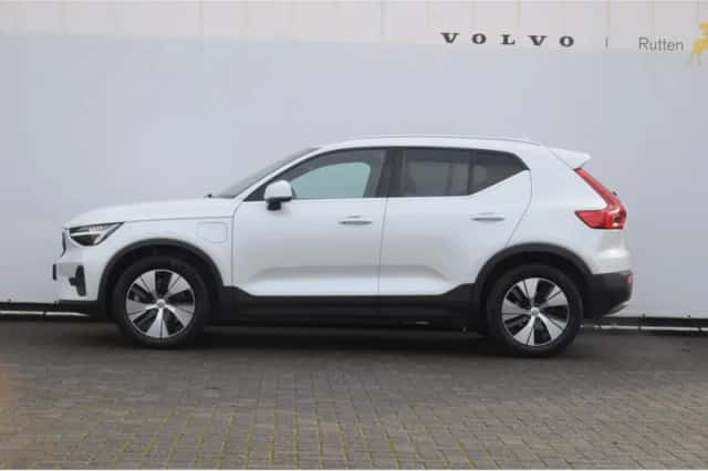 Volvo XC40 (2022) thumbnail 4